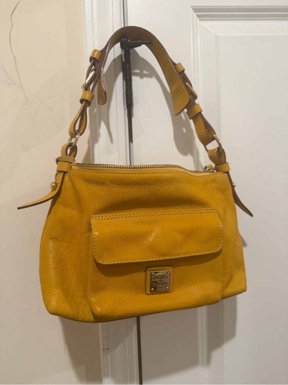 Vintage Dooney and Bourke
Pebbled Leather‎ Shoulder Satchel mustard yellow
